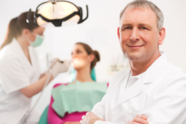 Oferta de Emprego: Terapeuta e Assistente Dentrio