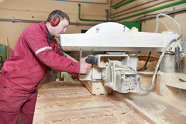 Oferta de Emprego: Operador de M�quinas e de Equipamentos para Trabalhar Madeira