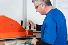 Oferta de Emprego: Operador de M�quinas de Fabrico de Cal�ado e Similares